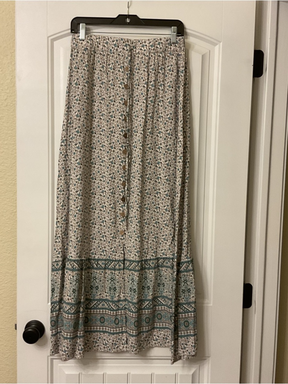 Button-Front Floral Maxi Skirt in Cream and Teal Large